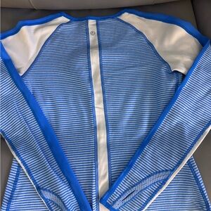 LuluLemon M Blue & White Striped Long Sleeve Top for warm weather thumb sleeve